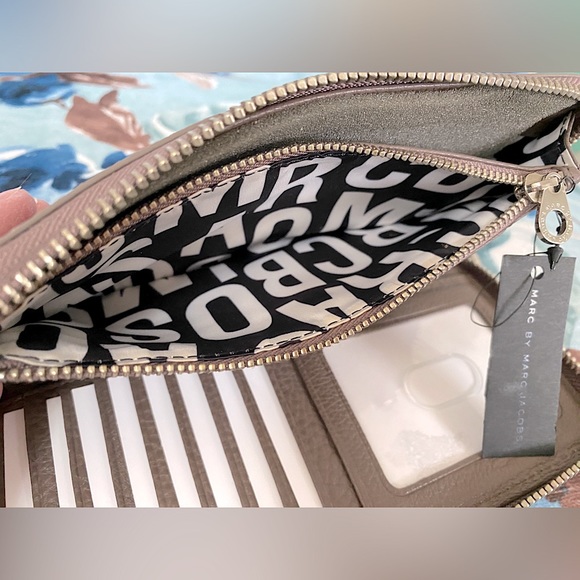 NWT Marc by Marc Jacobs Tan Leather Zippy Wallet - Picture 6 of 16